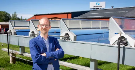 Tre snabba svar fran Absolicons VD Joakim Bystrom efter lyckad emission