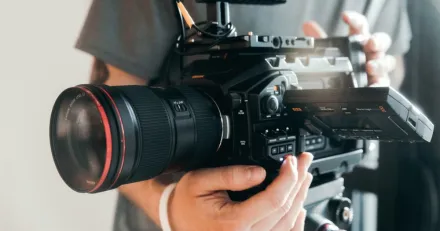 Small Cap Shortcut Media for dialog kring mojliga forvarv