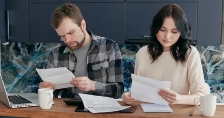 Den som ar satt i skuld ar icke fri