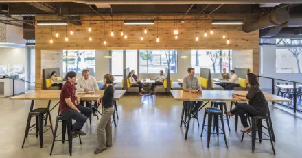 Adobe ner mot langa trendindikatorn