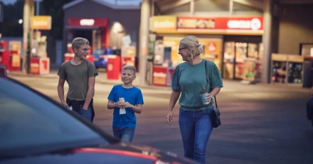 ITAB vxlar upp visar musklerna efter HMY kpet High Quality